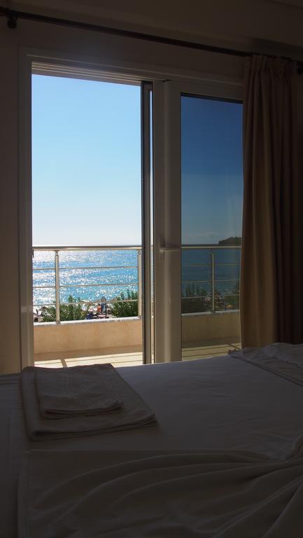 Rondos Hotel Himare Bilik gambar