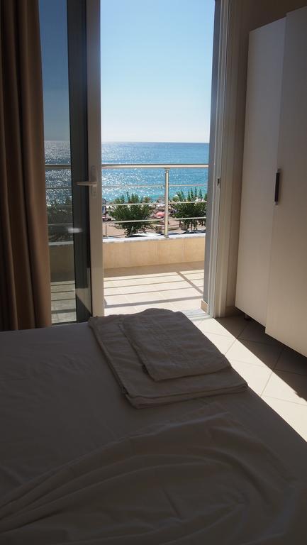 Rondos Hotel Himare Luaran gambar