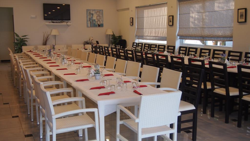 Rondos Hotel Himare Luaran gambar