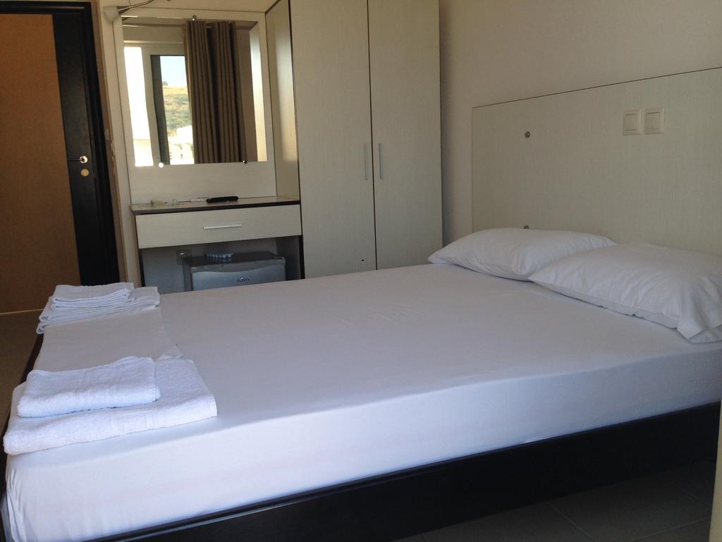 Rondos Hotel Himare Bilik gambar