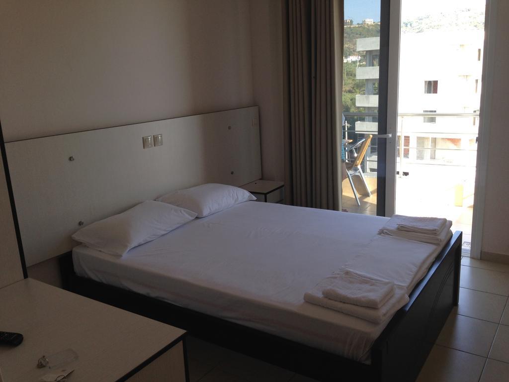 Rondos Hotel Himare Bilik gambar