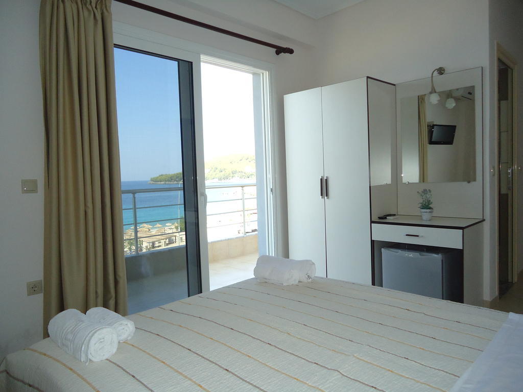 Rondos Hotel Himare Bilik gambar