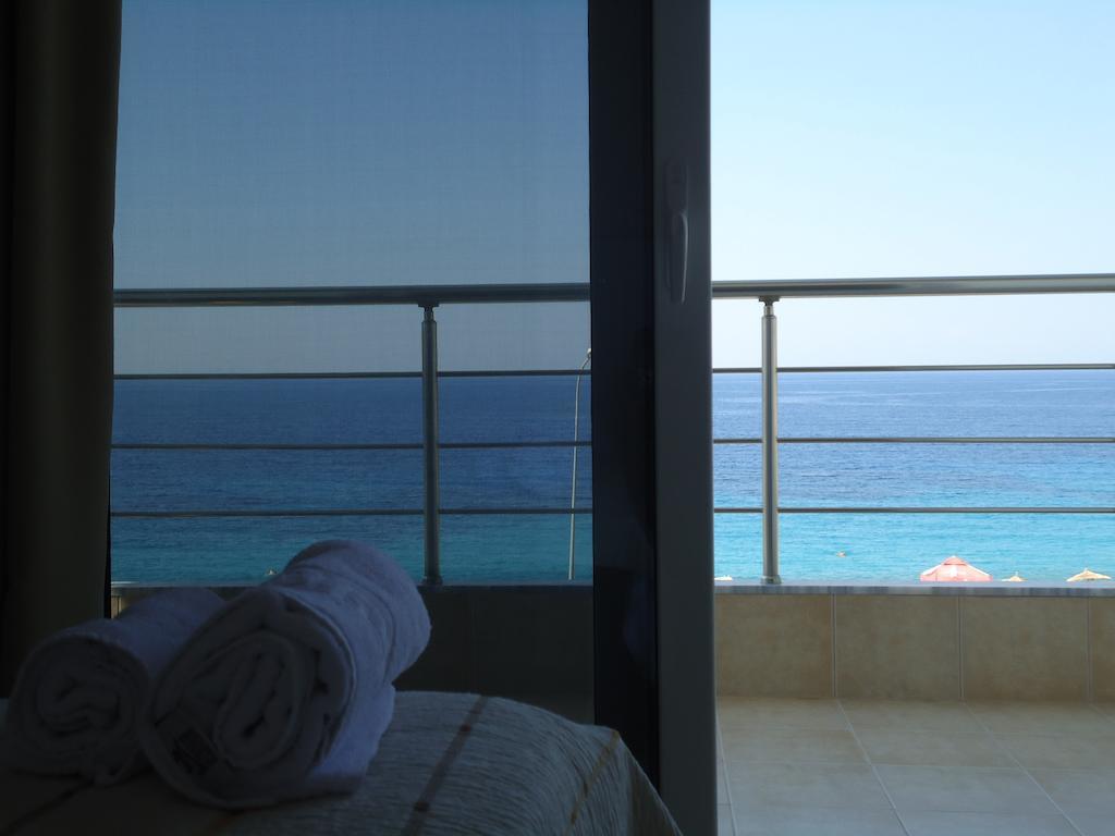 Rondos Hotel Himare Bilik gambar