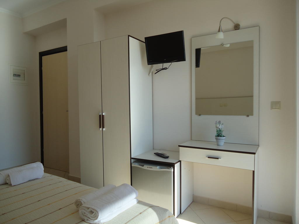 Rondos Hotel Himare Bilik gambar