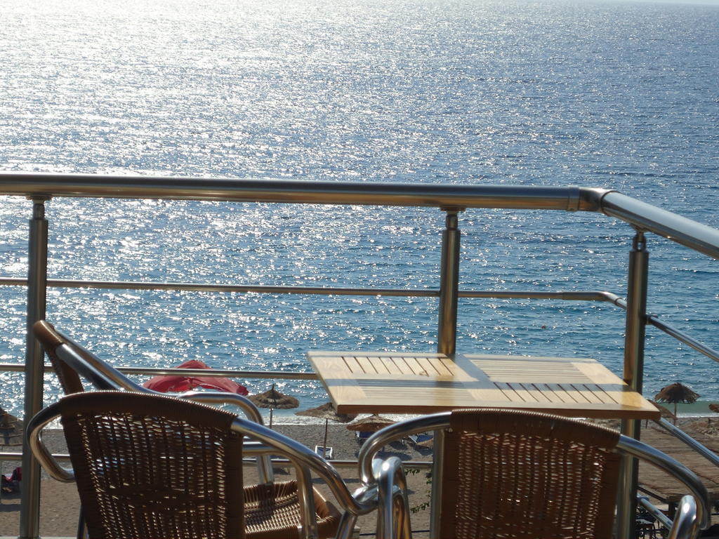 Rondos Hotel Himare Bilik gambar