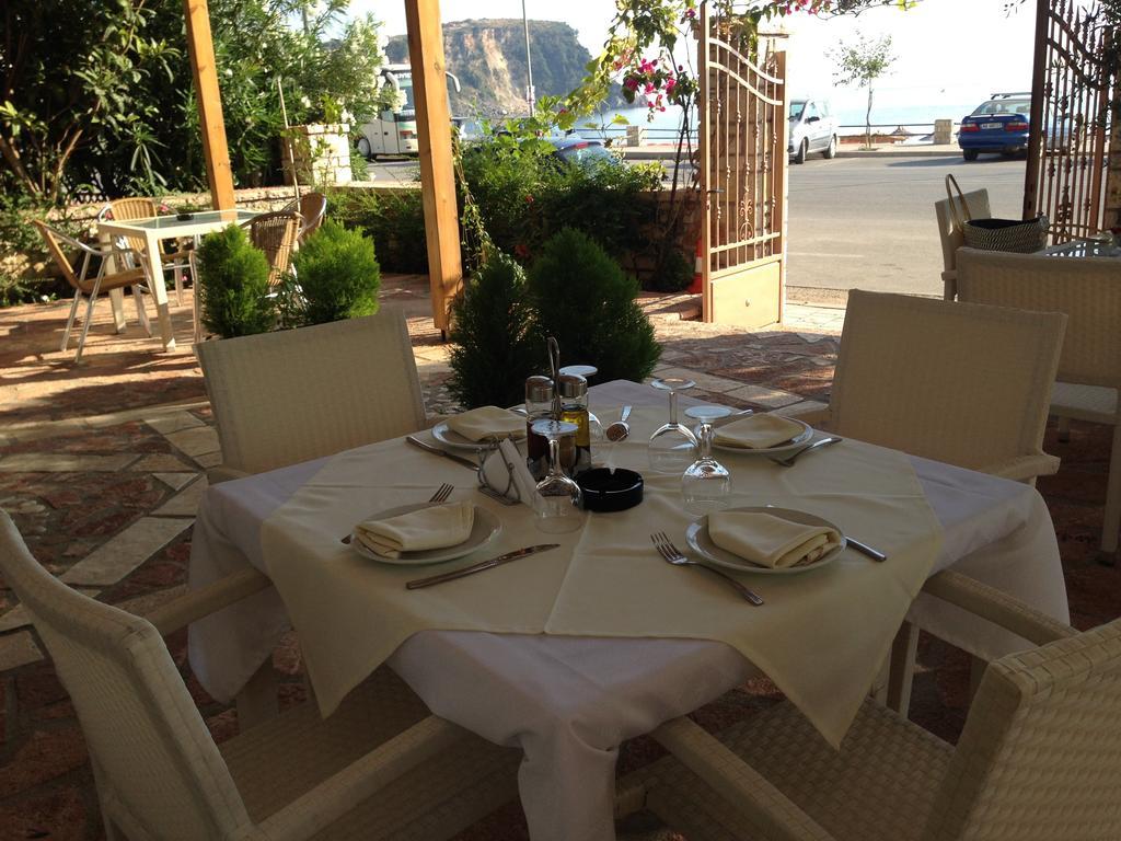 Rondos Hotel Himare Luaran gambar