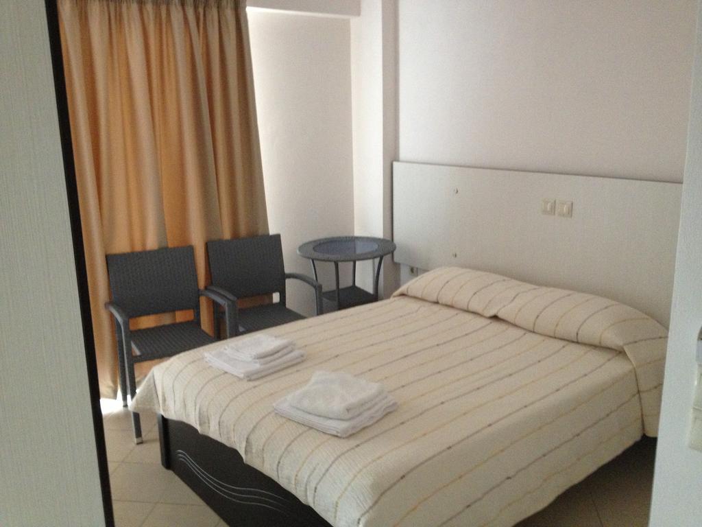 Rondos Hotel Himare Bilik gambar