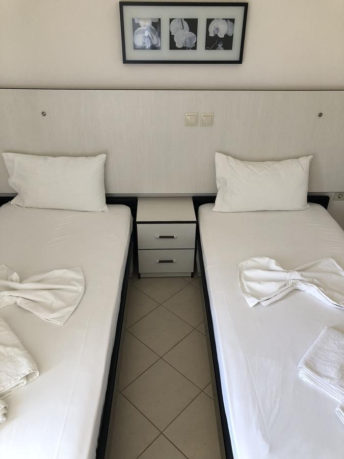 Rondos Hotel Himare Luaran gambar